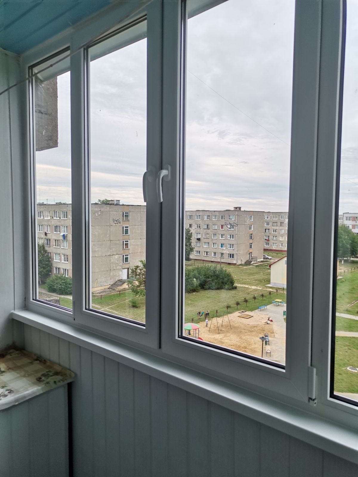 Распашные ПВХ-рамы на балконе